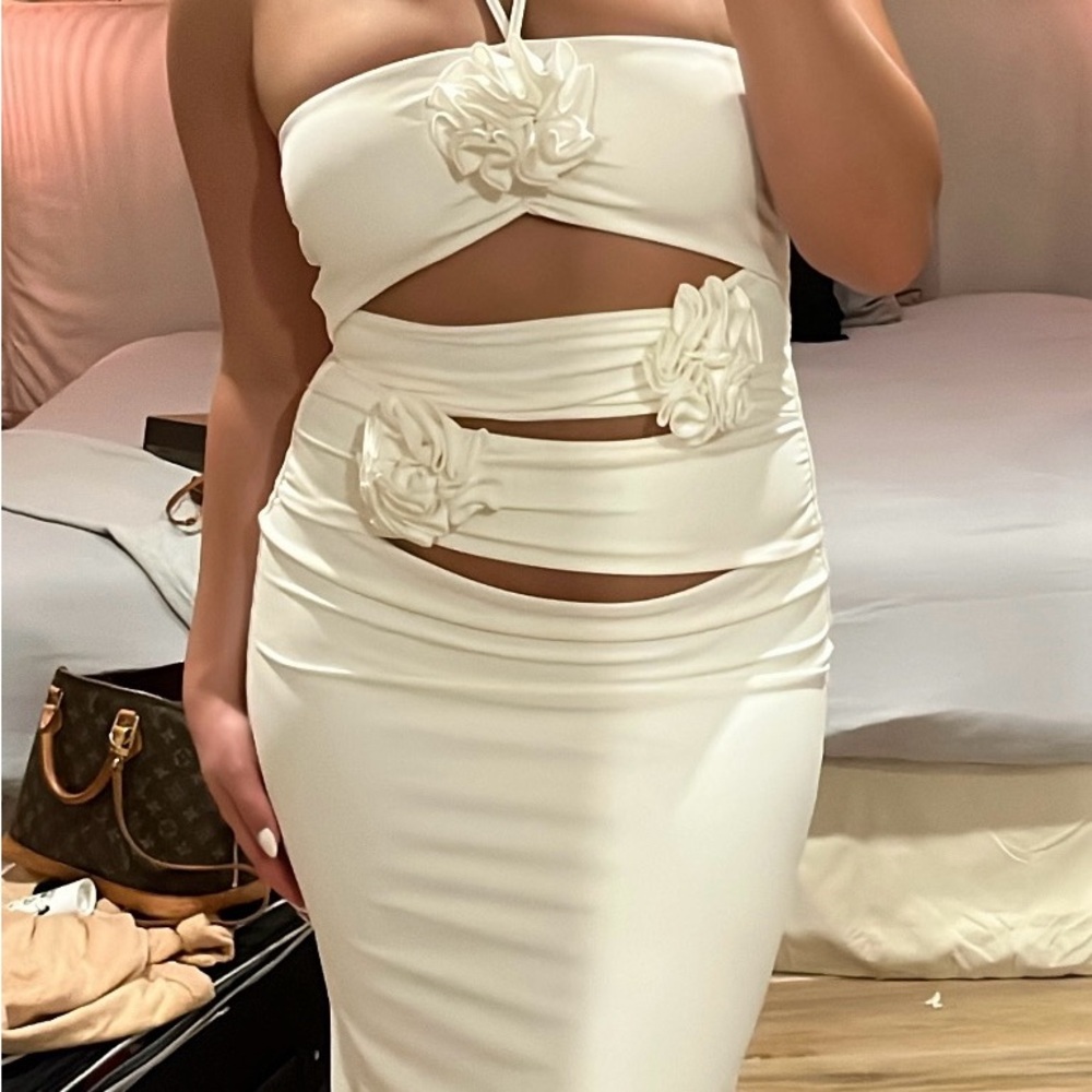 LEAU white dress!
